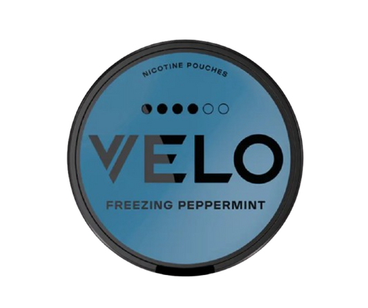 Dose mit VELO FREEZING PEPPERMINT Nikotinbeuteln für erfrischenden Pfefferminzgeschmack und starke Wirkung